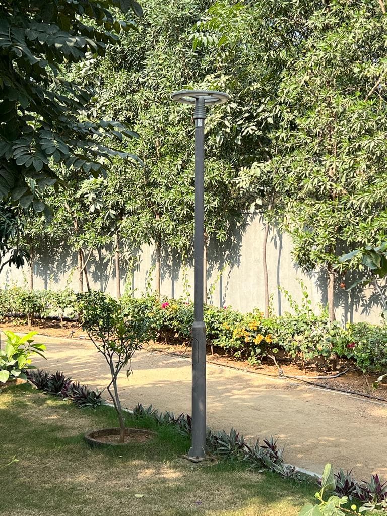 Solar street and garden lighting installation 5